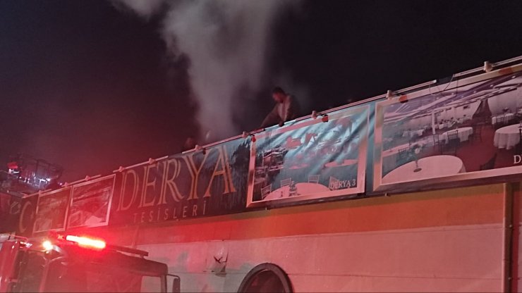 Düğün sırasında salonda yangın çıktı