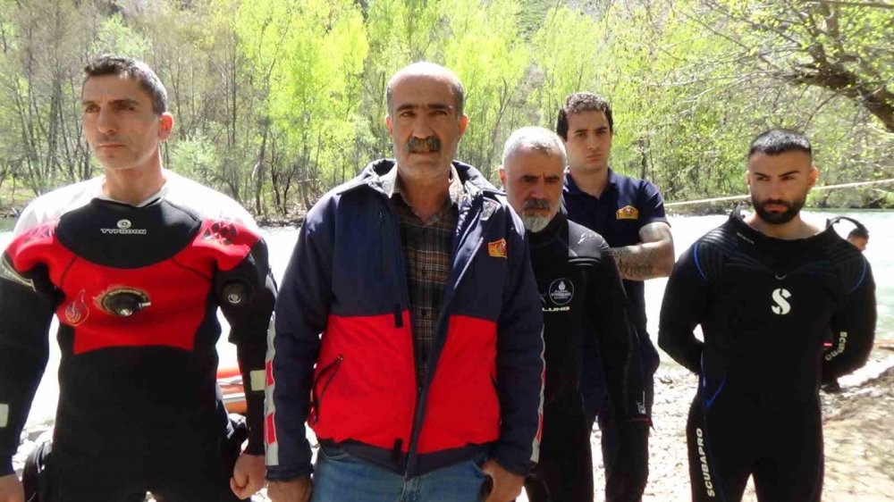 İtfaiye, kayıp gençleri bulmak için çaba harcıyor