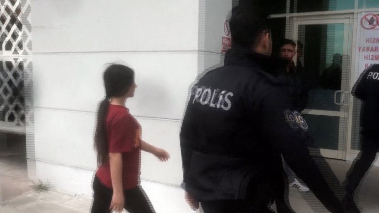 Karaman'da kızların erkek kavgası! Önce tartıştı, sonra bıçakladı!