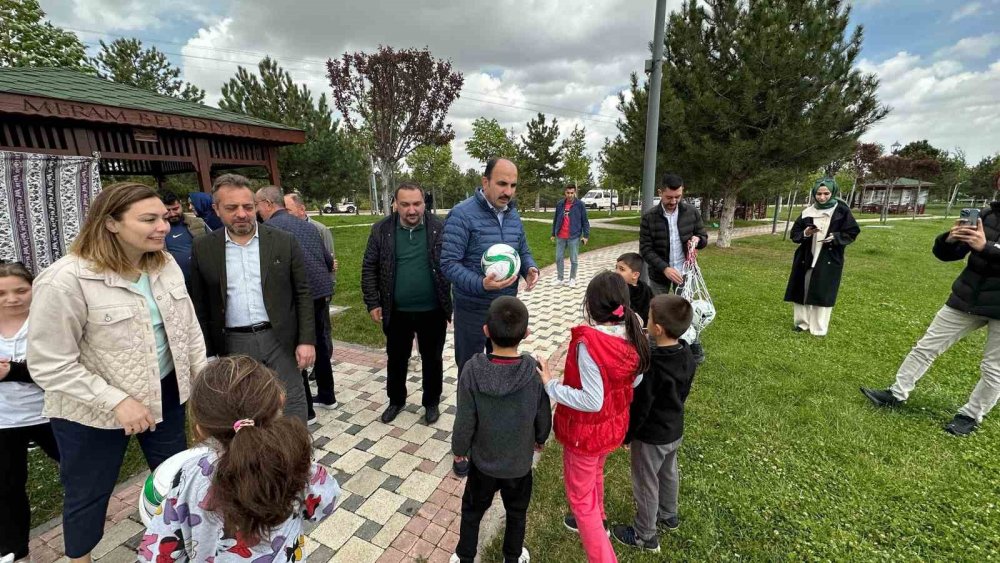 Konya'nın başkanı eğlenceye ortak oldu: 16’ya kadar ip atlayabildim