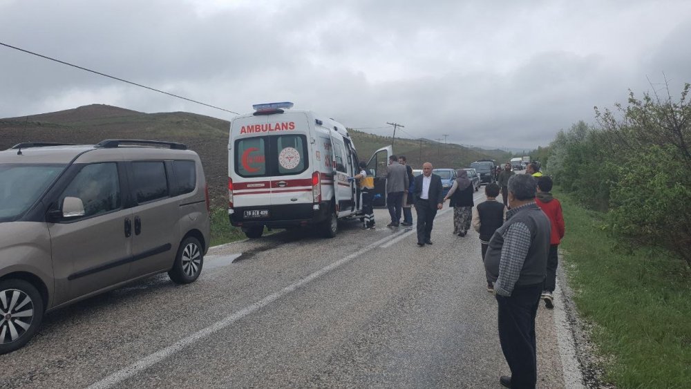 Otomobil çekici ile çarpıştı: 2 yaralı