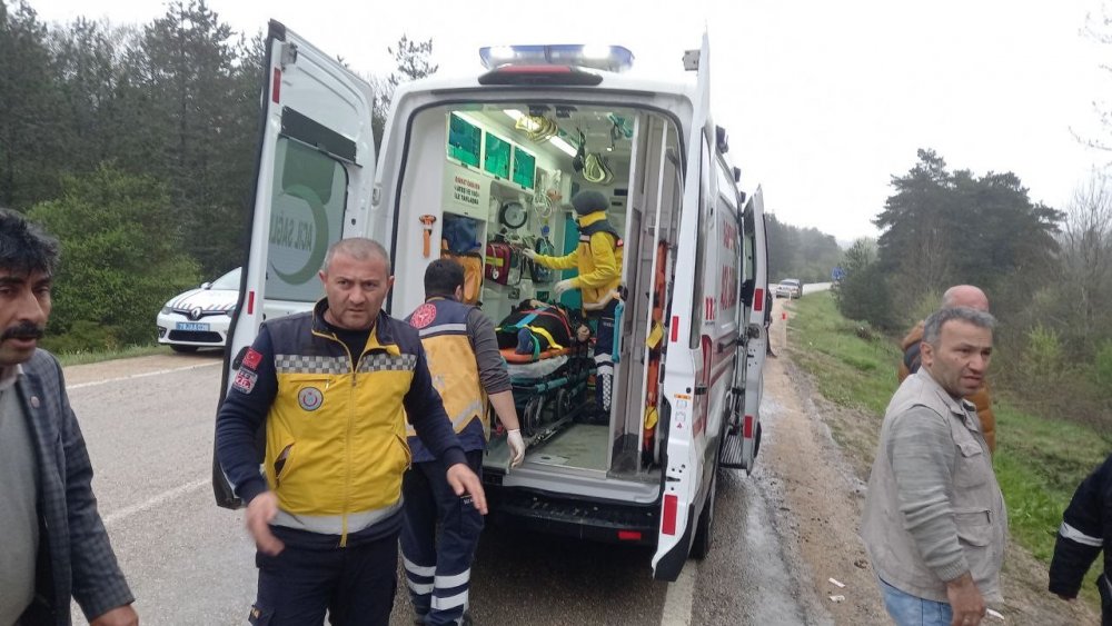 Otomobil şarampole yuvarlandı: 1 ölü, 4 yaralı