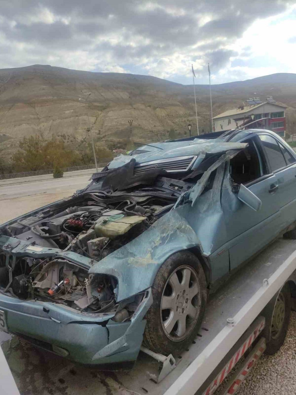 Otomobil takla attı: 3 yaralı