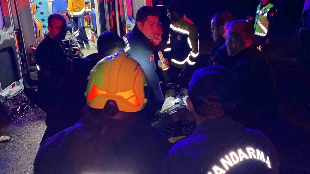 Otomobil uçuruma yuvarlandı