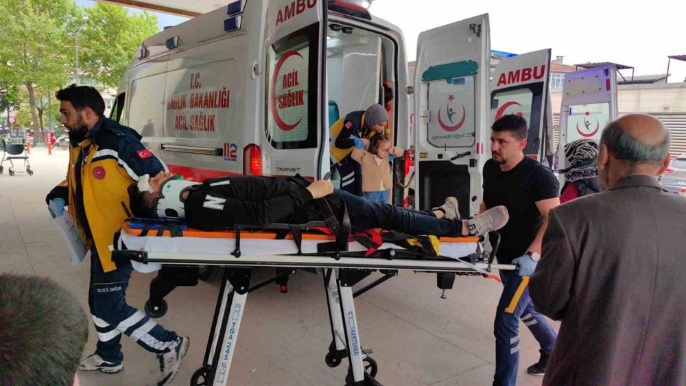 Otomobiller çarpıştı: 5 yaralı