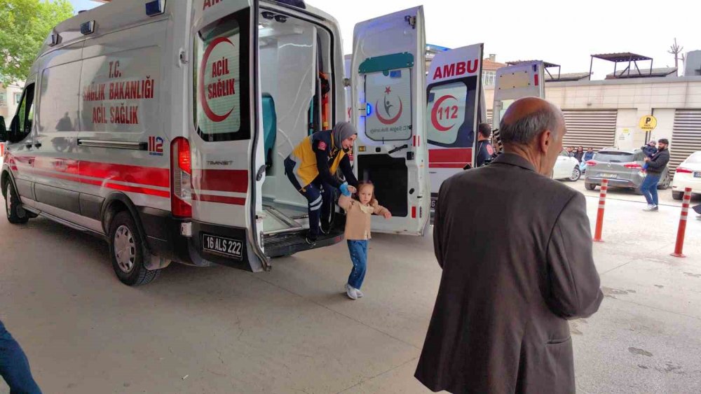 Otomobiller çarpıştı: 5 yaralı