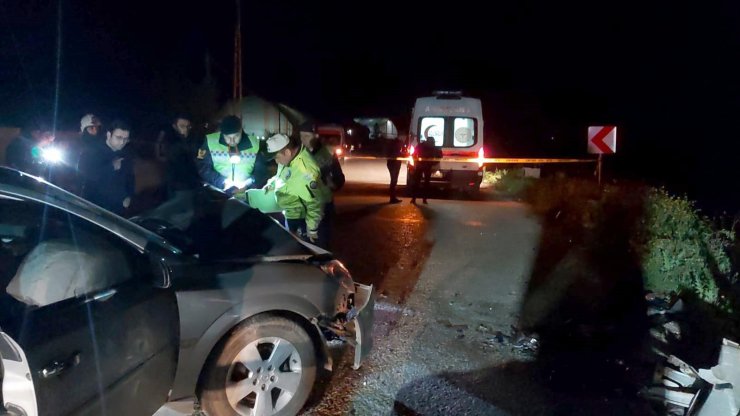 Otomobiller kafa kafaya çarpıştı: 1 ölü