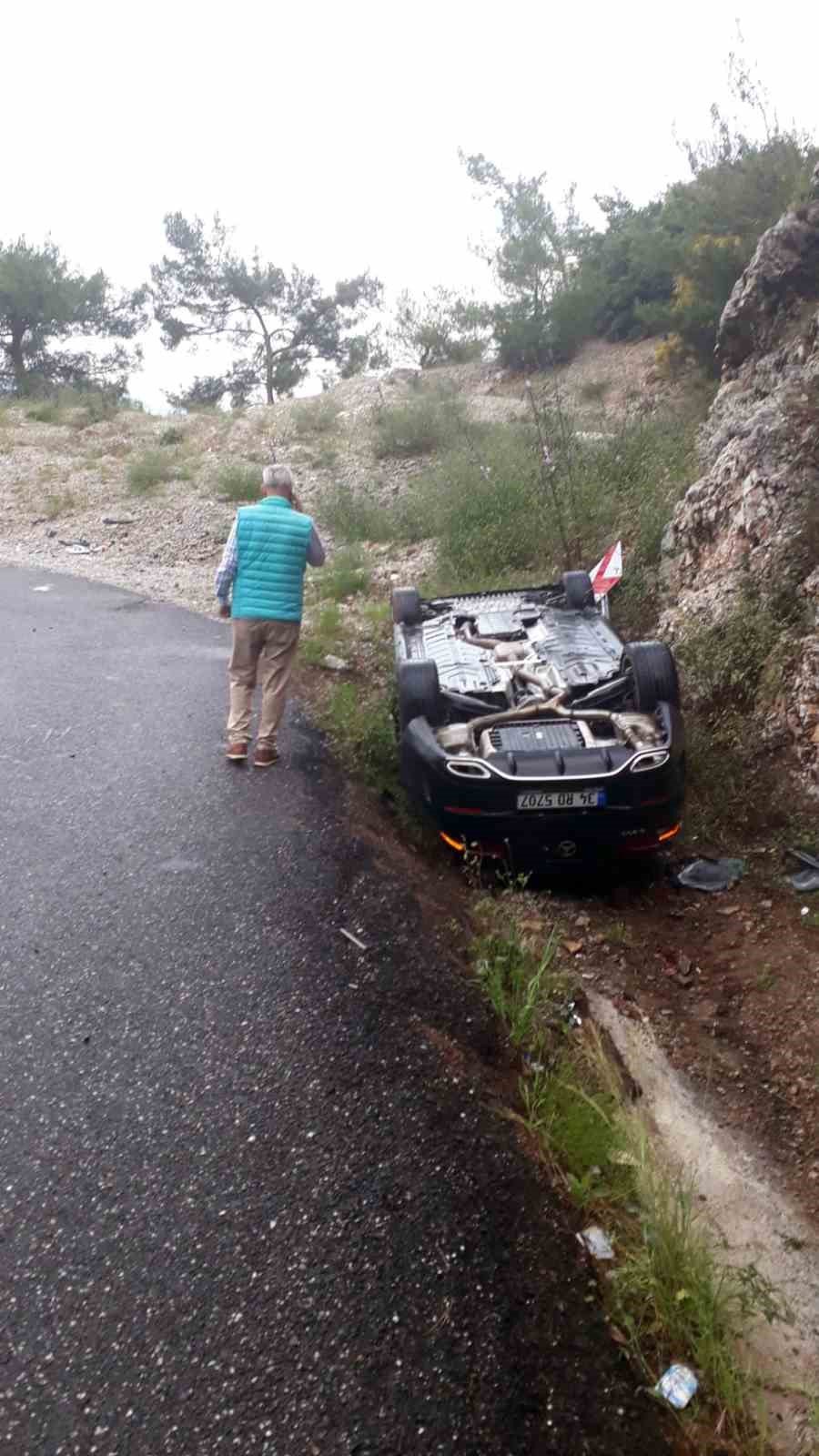 Ters dönen aracın sürücüsü yara almadan kurtuldu