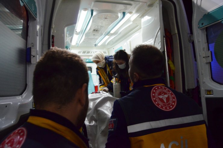 Otomobilin çarptığı anneanne öldü, kızı ve torunu yaralandı