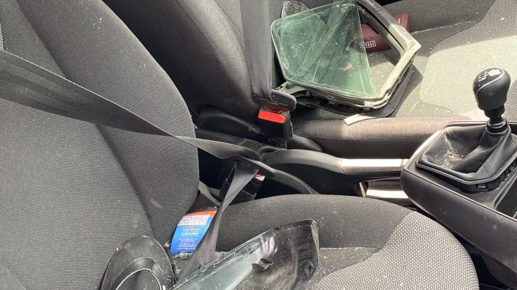 3 araç birbirine girdi: 4 yaralı