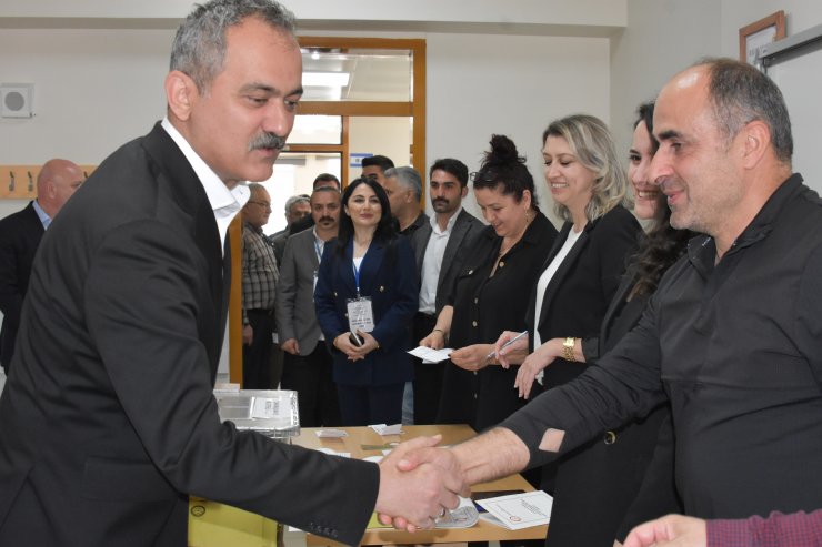 Bakan Özer, Ordu'da oyunu kullandı