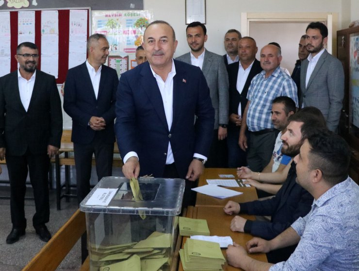 Çavuşoğlu: Zarfa zor sığdı, katla katla bitmedi