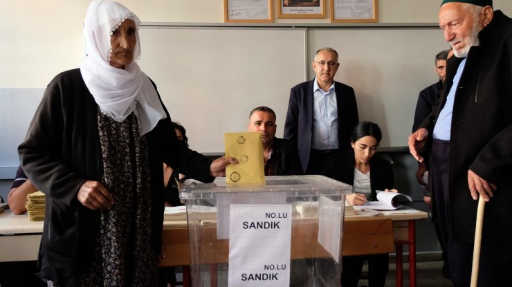 Doğu ve Güneydoğu’da seçmenler sandık başlarında