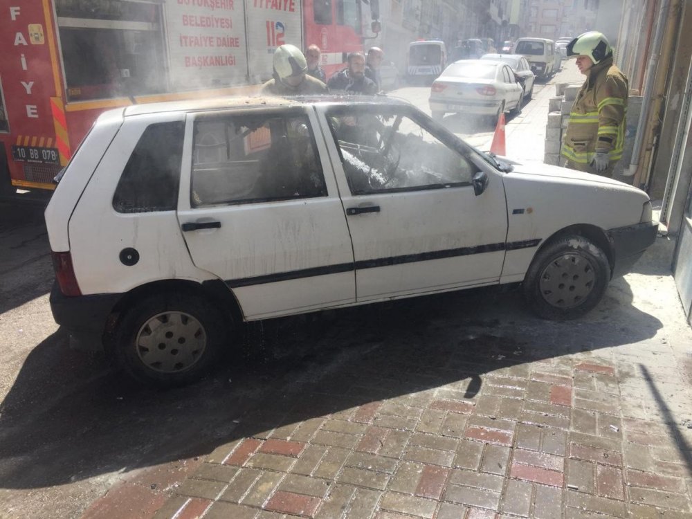 Park halinde araçta yangın çıktı