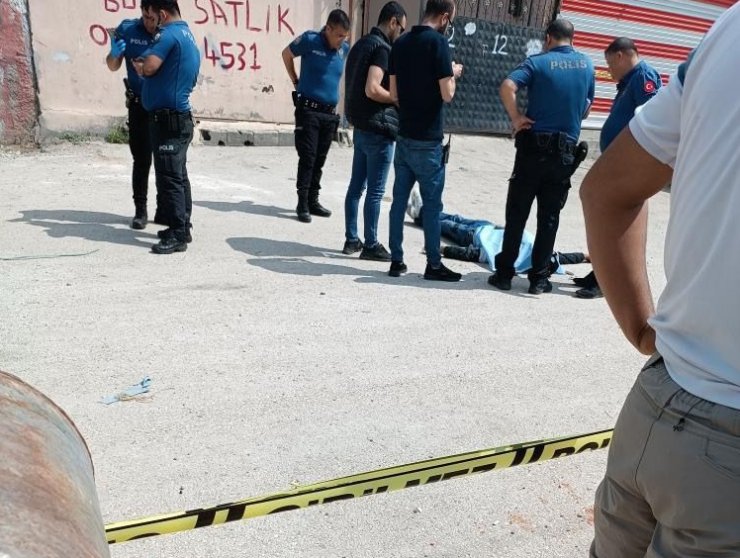 Sokak ortasında uğradığı silahlı saldırıda öldü