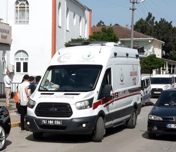 Aracını yasak olan yere park eden sürücüyü bacağından vurdu