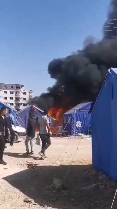 Hatay'daki çadır kentte yangın