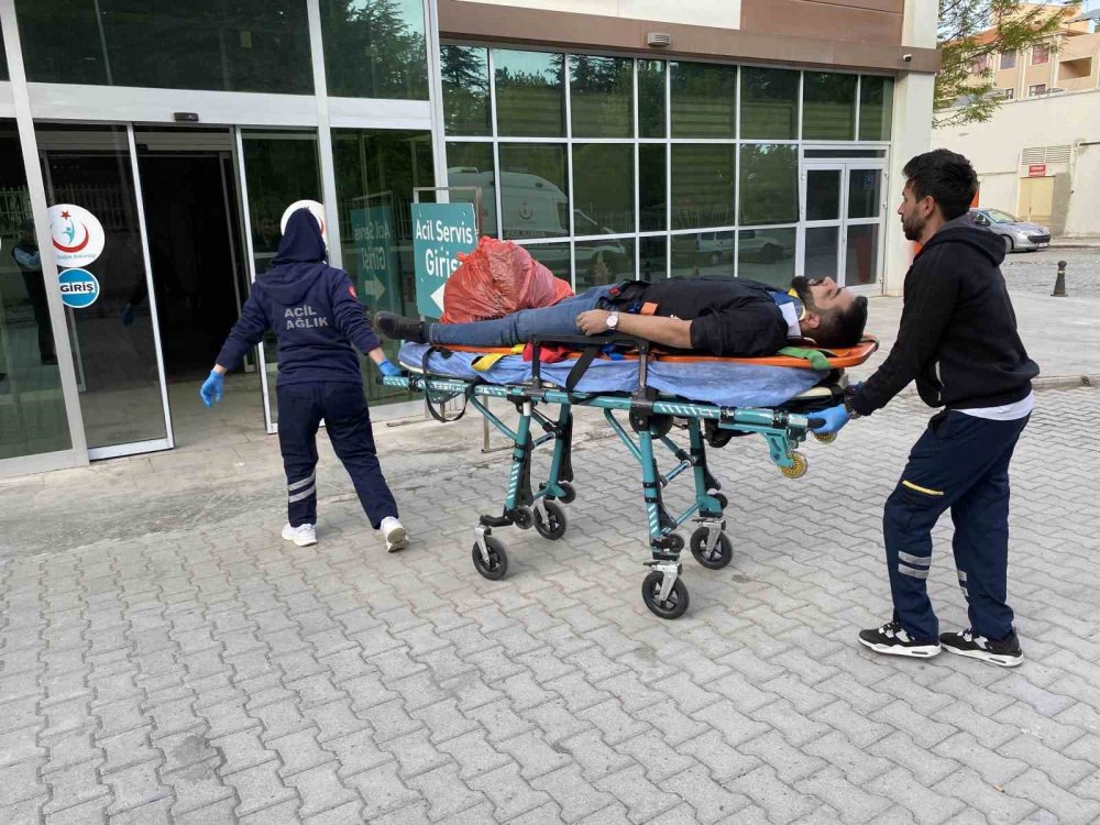 Konya'da köpeğe çarpan hafif ticari araç takla attı