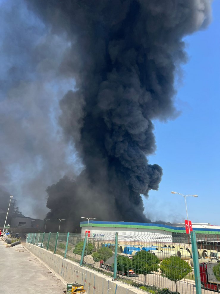 Adana OSB'de fabrika yangını