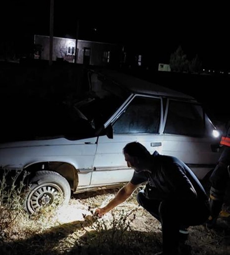 Babasının otomobili ile kaza yaptı  2 arkadaşı yaralandı