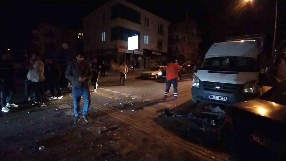 Çorum’da iki otomobil çarpıştı: 3 yaralı