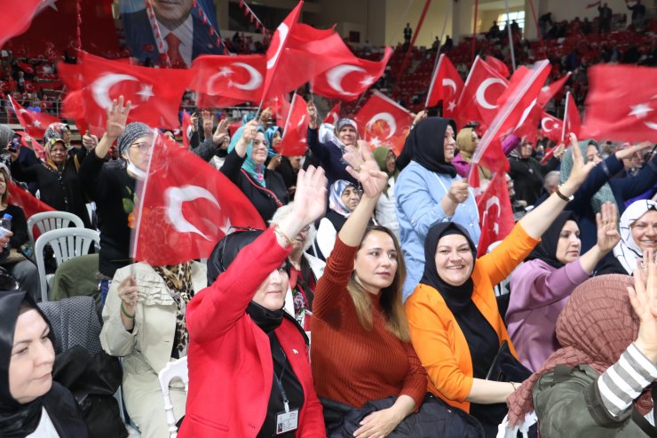 Bakan Dönmez: Nerede millete karşı bir oluşum var, orada CHP var