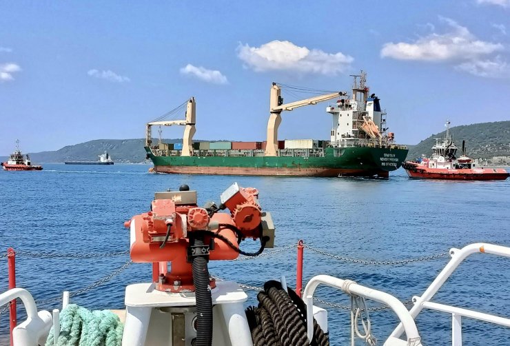 Rus kargo gemisi Çanakkale'yi geçemedi
