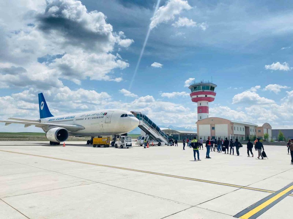 12 bin 682 göçmenin ülkeye girişi engellendi