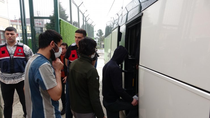 137 Afgan göçmen, uçakla ülkelerine gönderildi