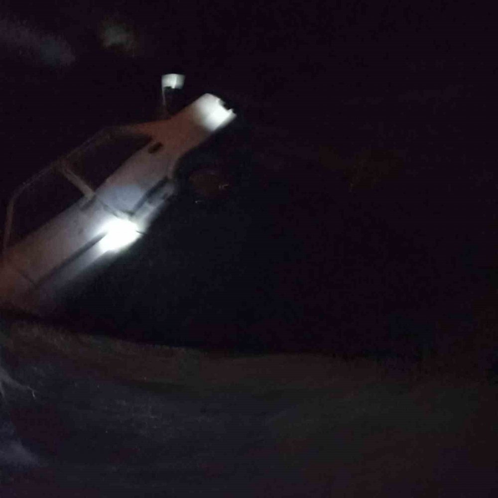 İki otomobil çarpıştı: 4 yaralı