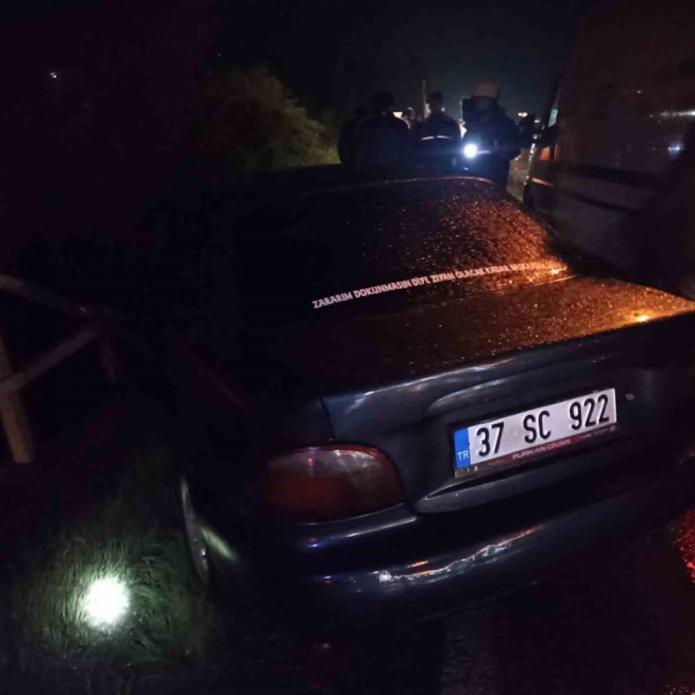 İki otomobil çarpıştı: 4 yaralı