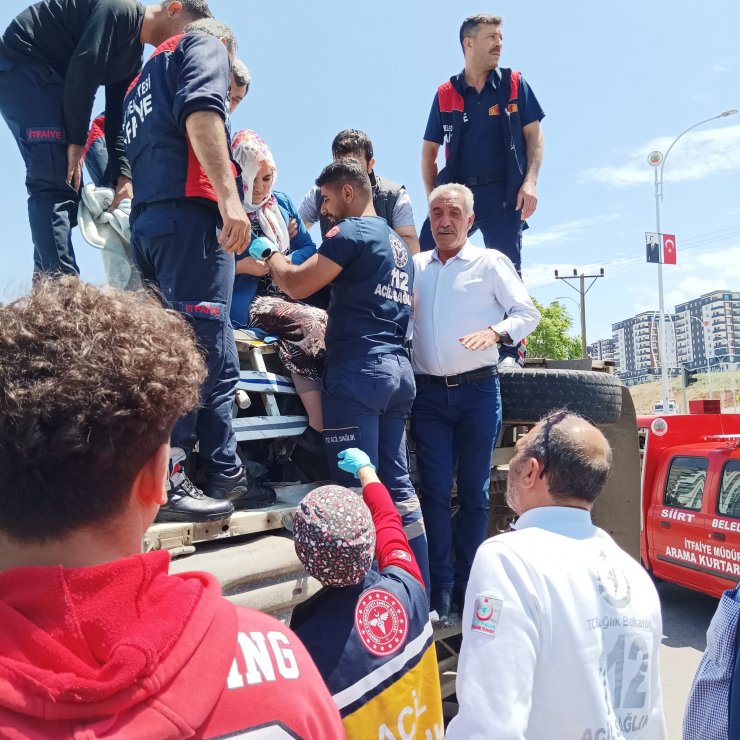 Kamyonet ile otomobil çarpıştı: 2'si çocuk 7 yaralı