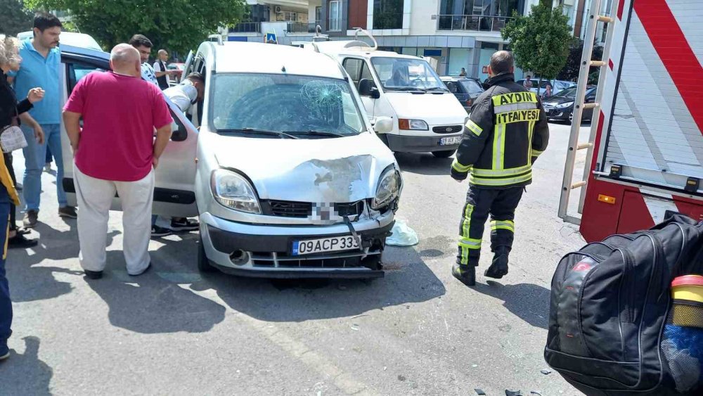 Kaza yapan otomobil ters döndü: 3 yaralı