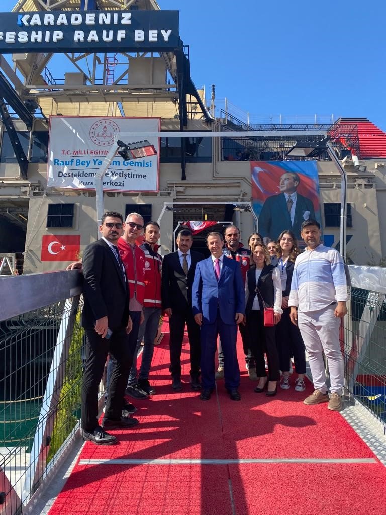 Konya’nın gönüllü öğretmenlerinden İskenderun’daki öğrencilere destek