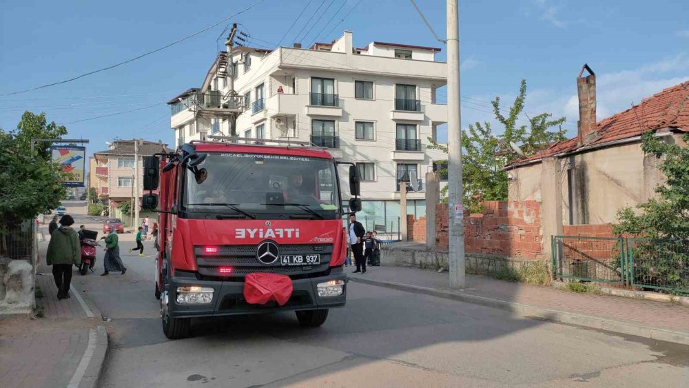 Mutfakta çıkan yangın korkuttu