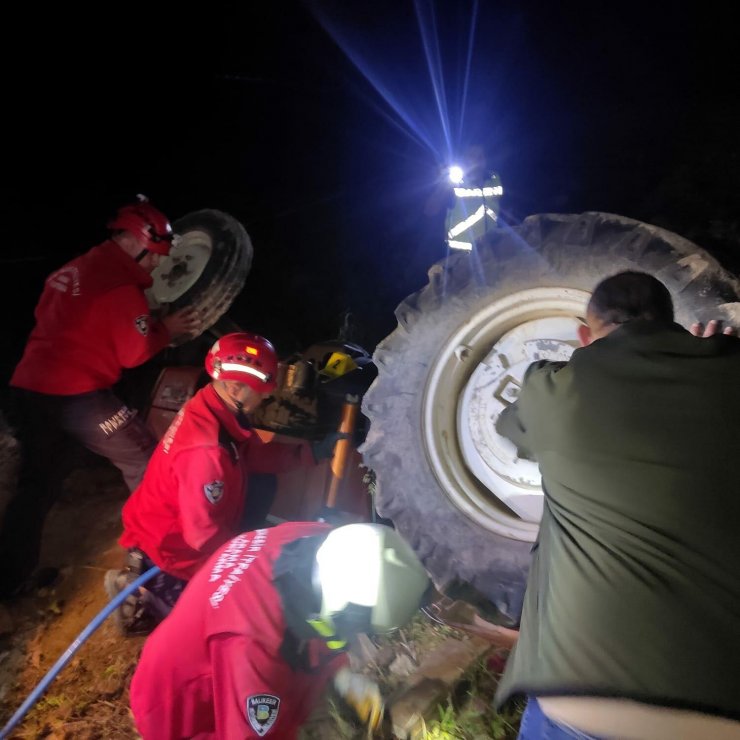 Dere yatağına yuvarlanan traktörün sürücüsü Ali Hotuk öldü