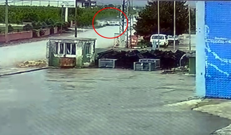 İki cip kafa kafaya çarpıştı