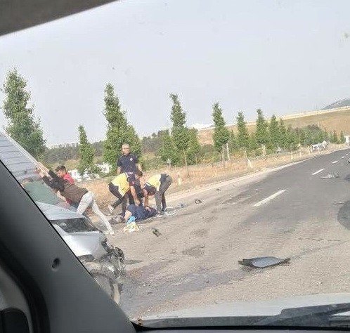 Otomobil ile çarpıştı: 8 yaralı