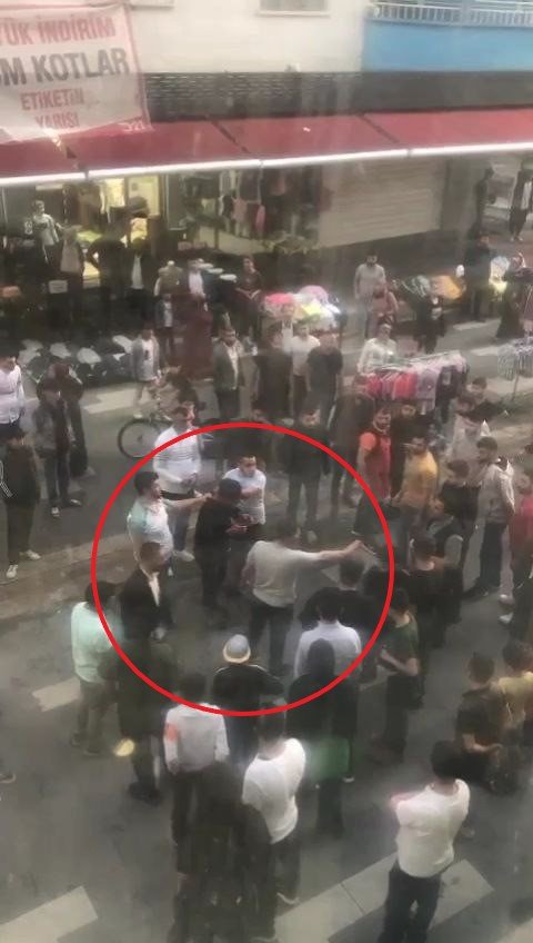 Taciz iddiasıyla dövüp, hastanelik ettiler