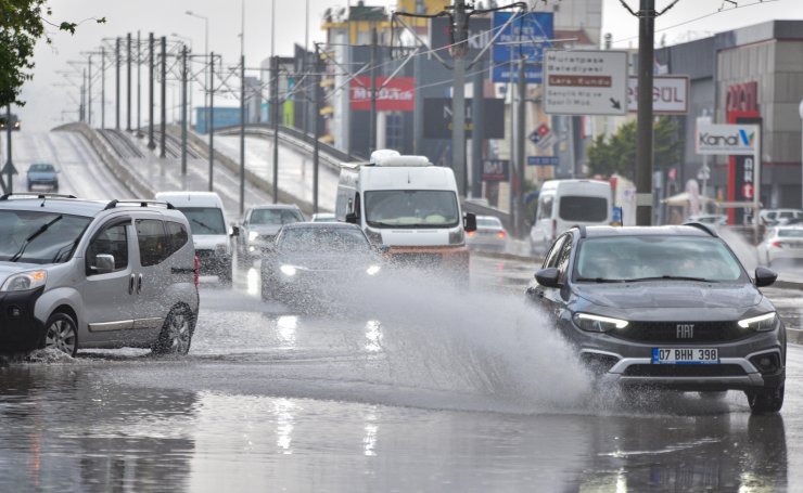 Antalya'da yağmur etkili oldu