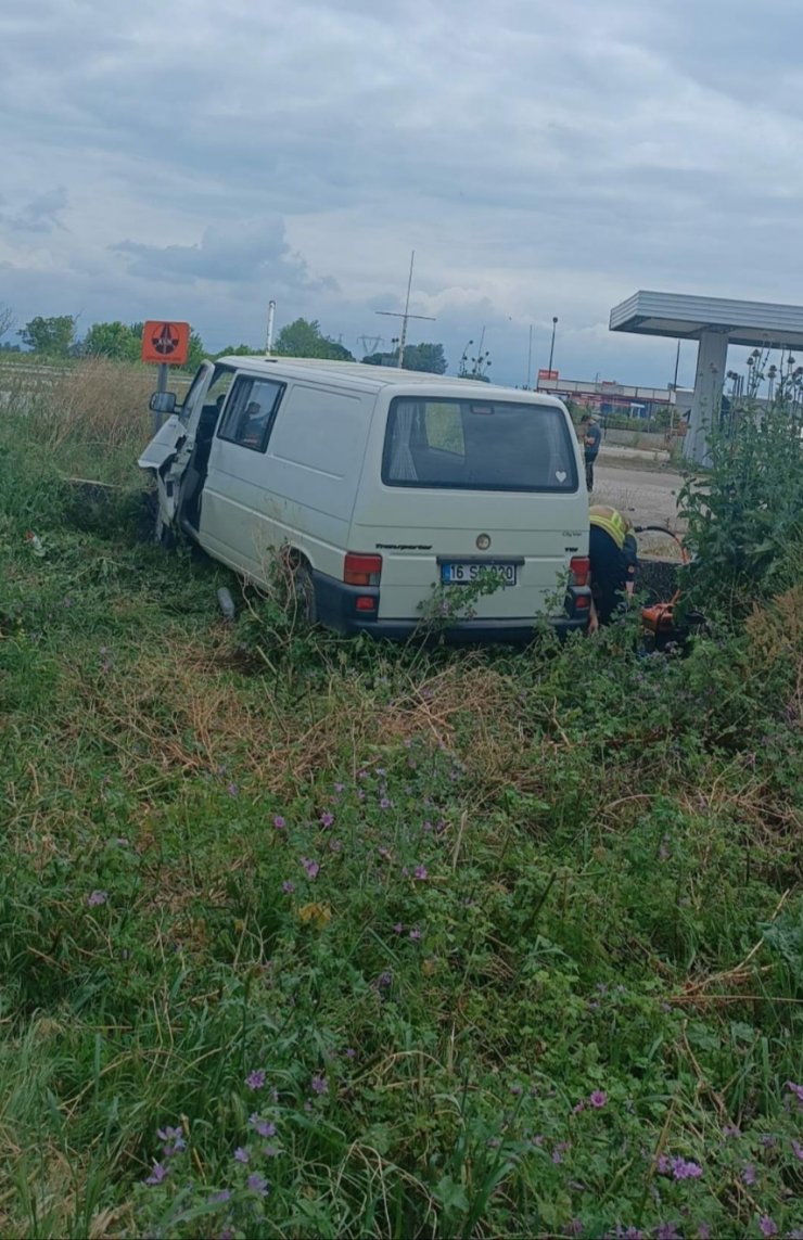 Hastane dönüşü kaza; anne öldü, baba ile oğlu yaralandı