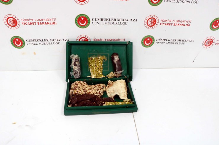 Havalimanında lokum kutusundan uyuşturucu çıktı