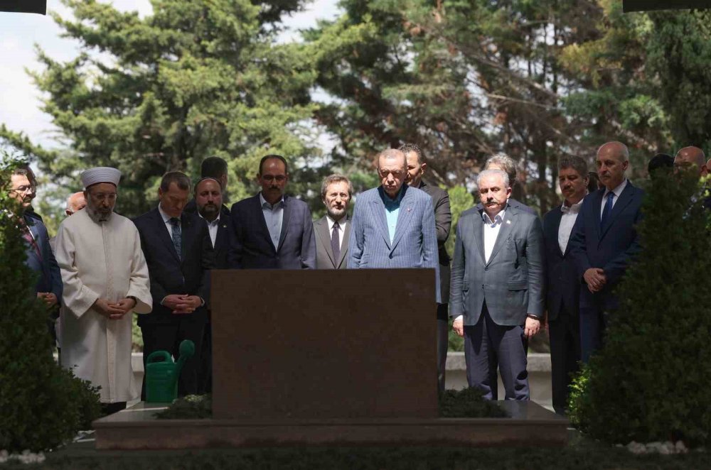 Cumhurbaşkanı Erdoğan'dan anlamlı kabir ziyareti
