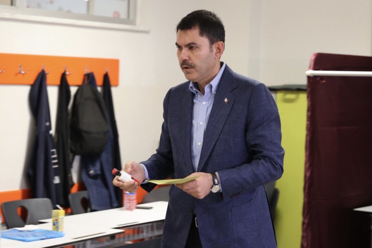 Bakan Murat Kurum: Seçimimiz ülkemize, milletimize hayırlı olsun