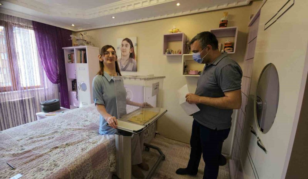 Dünyanın en uzun boylu kadını" oyunu evinde kullandı