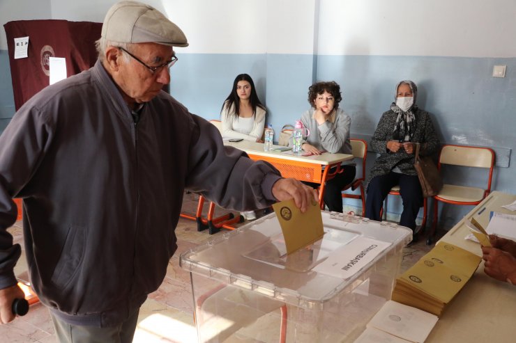 Eskişehir'de oy verme işlemi başladı