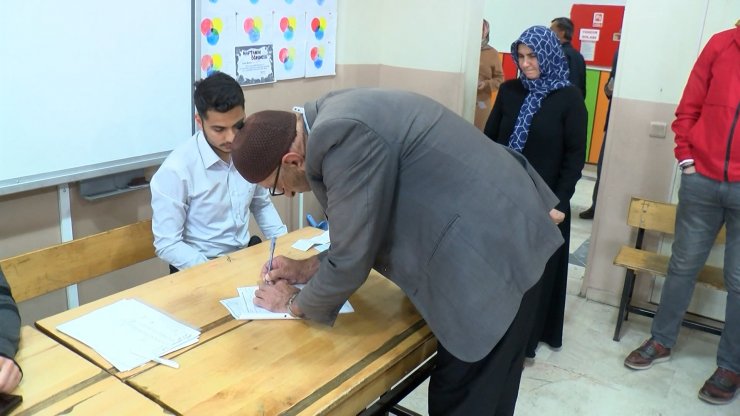 İstanbul'da ilk oylar kullanıldı