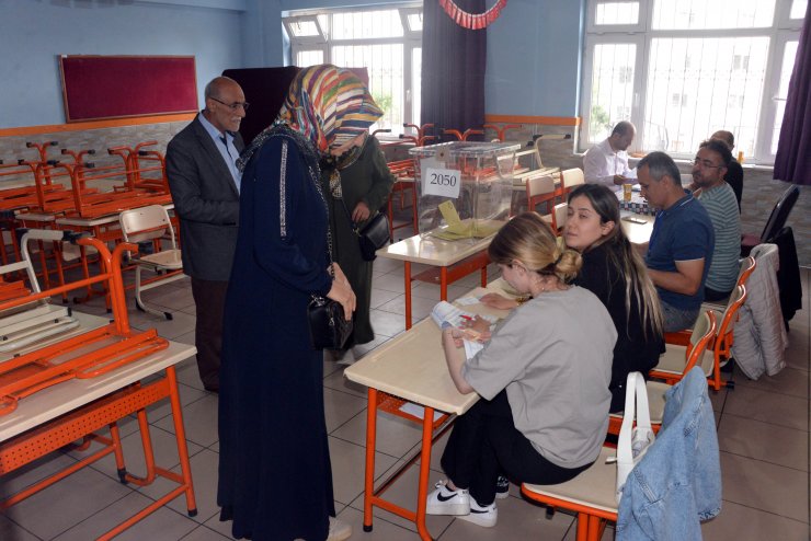 Kahramanmaraş'ta oy verme işlemi başladı