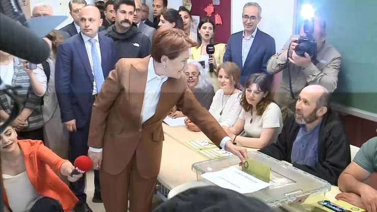 Meral Akşener oyunu kullandı