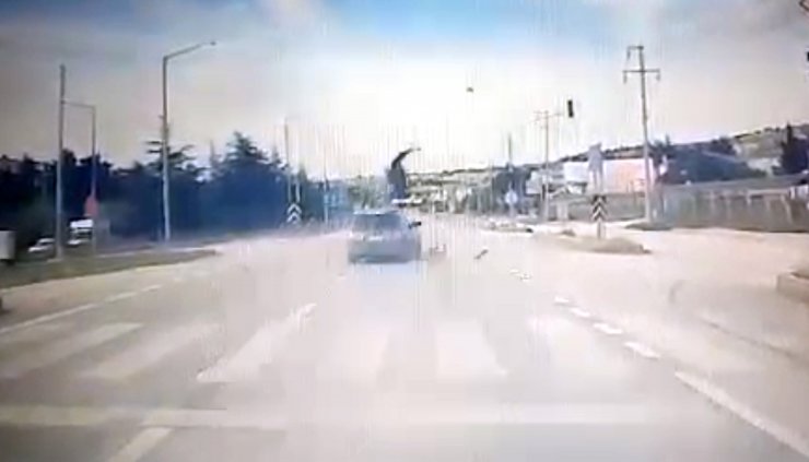 Motosikletlinin öldüğü kaza araç kamerasında